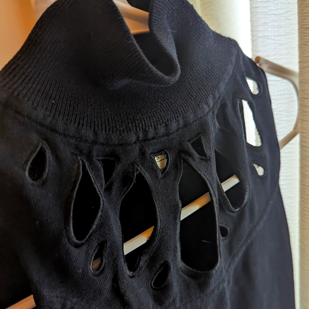 Fitted Turtleneck-KeyHoles Top